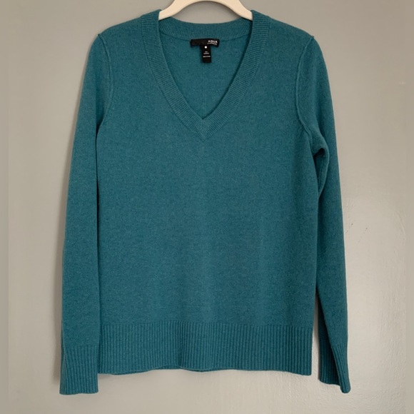 AQUA from Bloomingdale’s Cashmere Sweater Teal Long Sleeve V Neck S - Picture 3 of 12